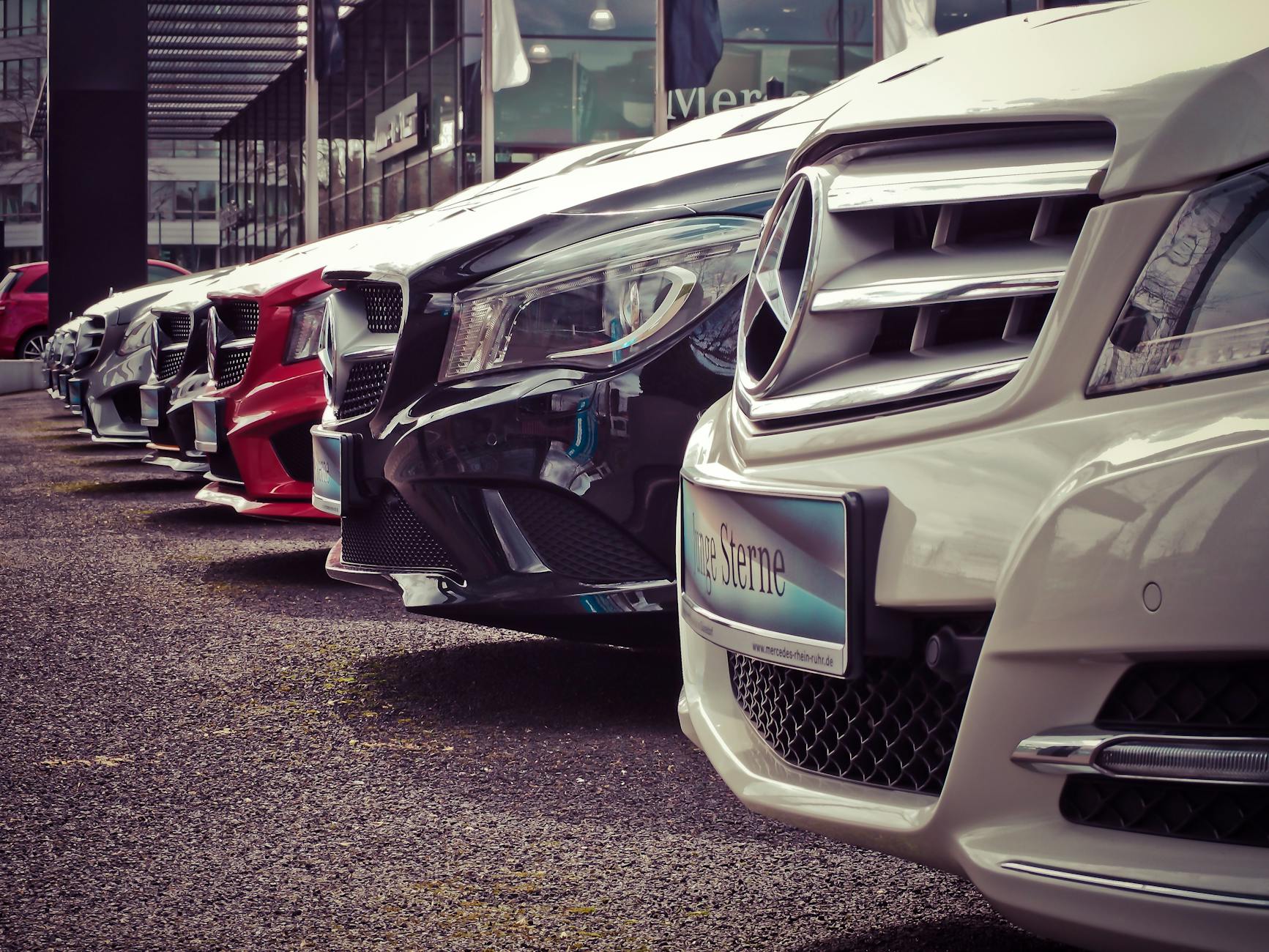 🚘 Why Choose a Local Used Car Dealer in Blackpool Over Online Marketplaces?